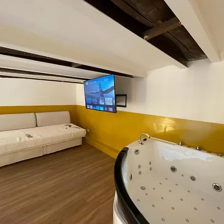 Guest house Tutt 'e Sant Luxury 2*