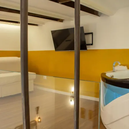 Tutt 'e Sant Luxury