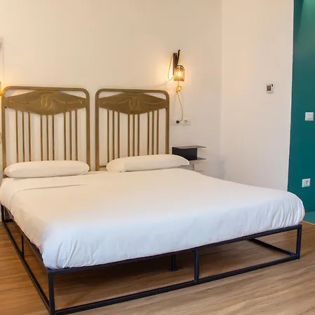 Tutt 'e Sant Luxury 4* ナポリ
