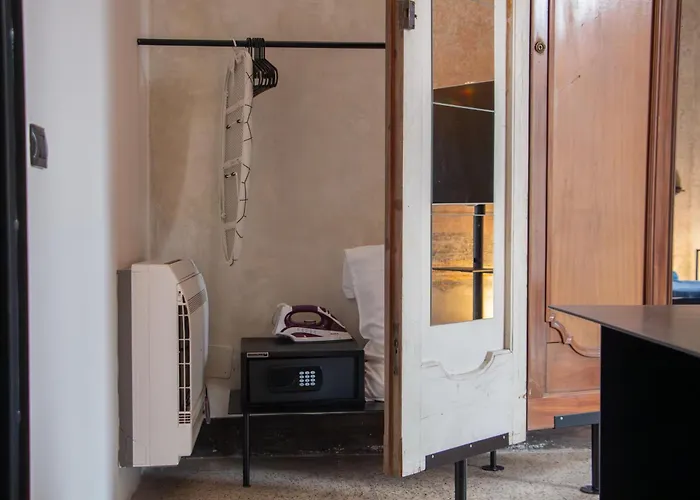 Casa de hóspedes Tutt 'e Sant Luxury 4*